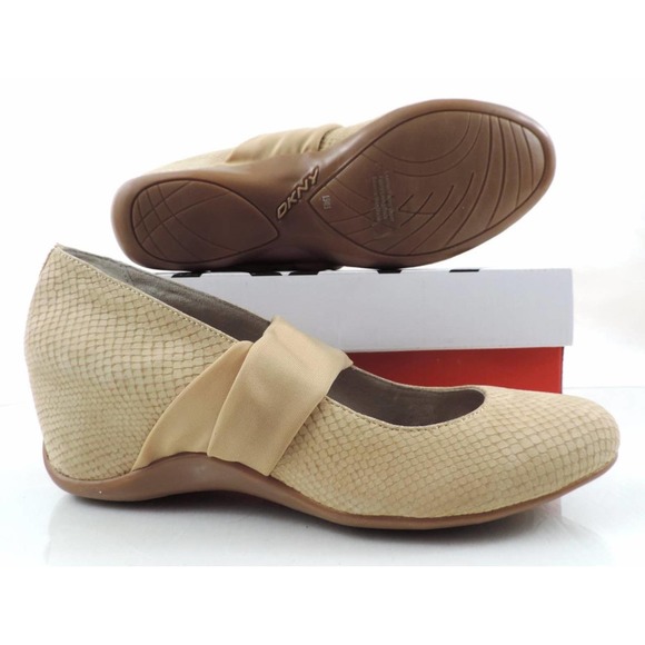 Women's Shoes DKNY Active Paula Mary Jane Wedge Walking Comfort Sand Size 9.5 - Picture 9 of 9